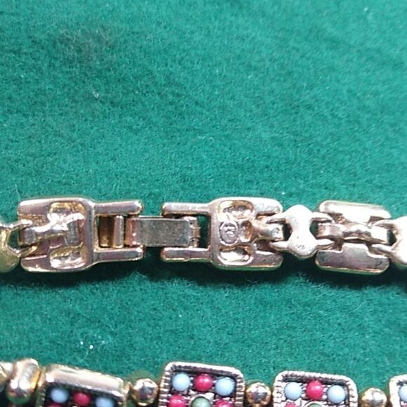 Vintage LC Liz Claiborne Gold Tone Metal Links Blue/Red Squares Bracelet - Picture 2 of 7